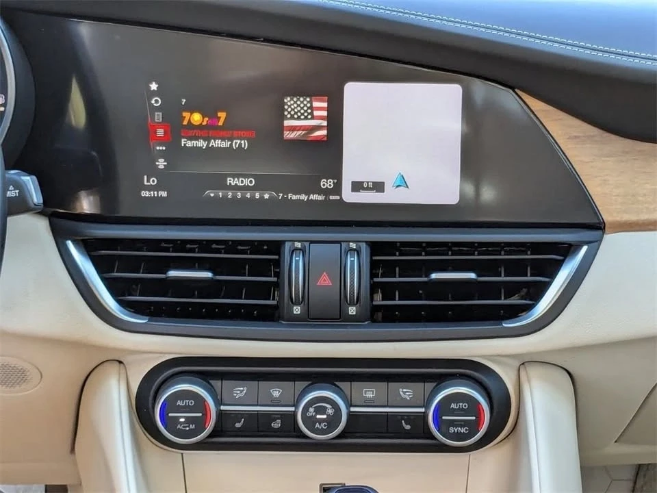 2019 Alfa Romeo Giulia - Image 15 of 19