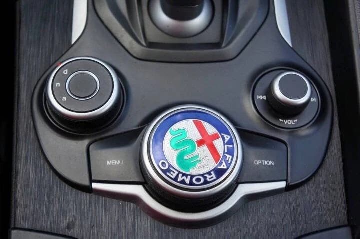 2019 Alfa Romeo Giulia - Image 9 of 10