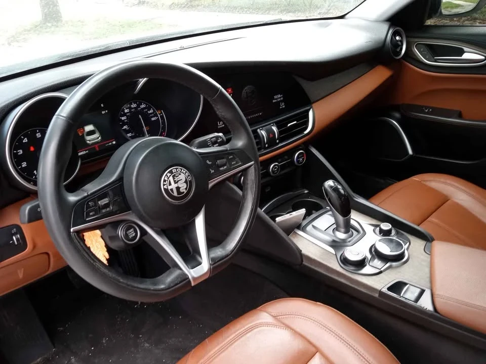 2019 Alfa Romeo Giulia - Image 10 of 12