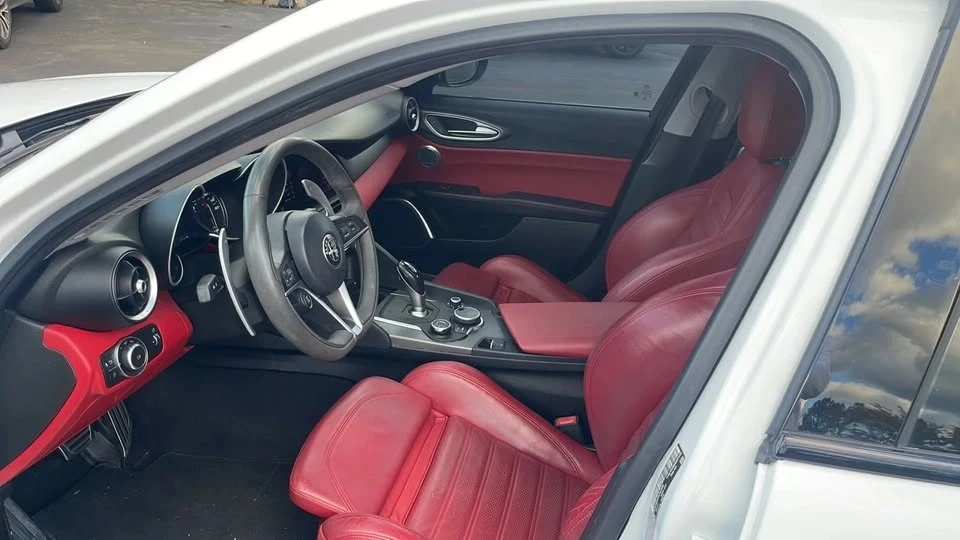 2019 Alfa Romeo Giulia - Image 14 of 19