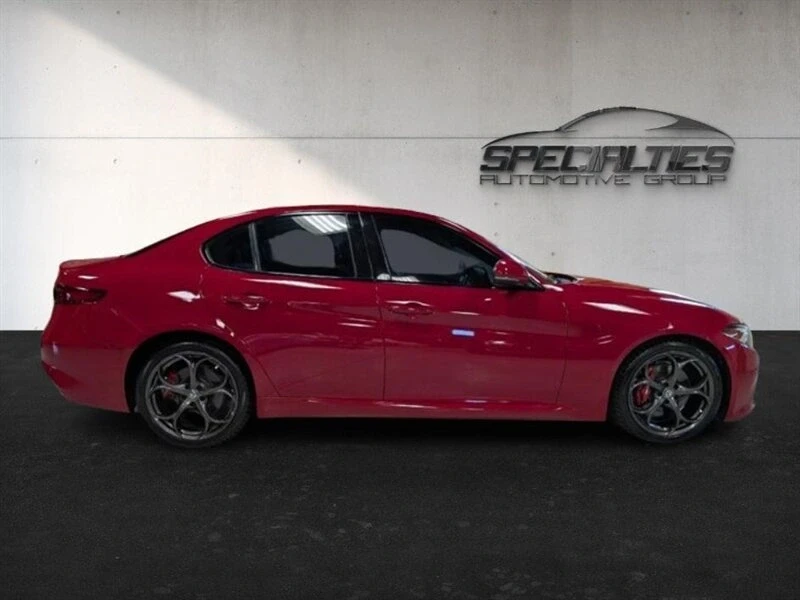 2019 Alfa Romeo Giulia - Image 11 of 20