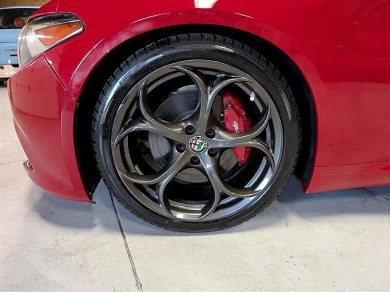 2019 Alfa Romeo Giulia - Image 15 of 20