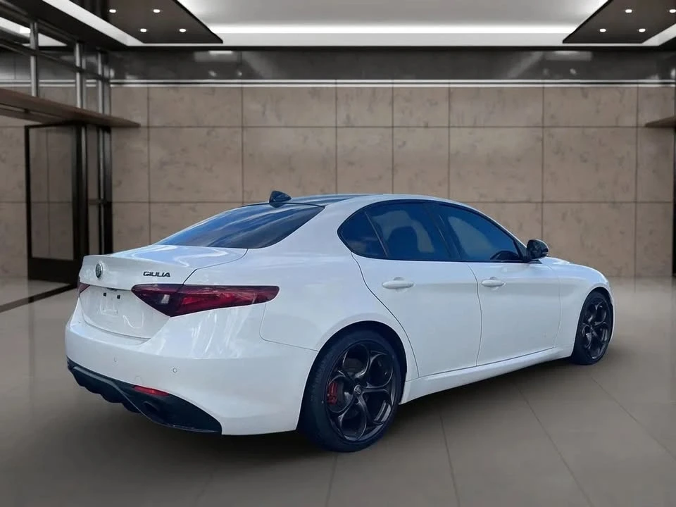 2019 Alfa Romeo Giulia - Image 5 of 19