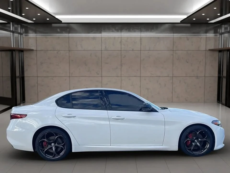 2019 Alfa Romeo Giulia - Image 6 of 19