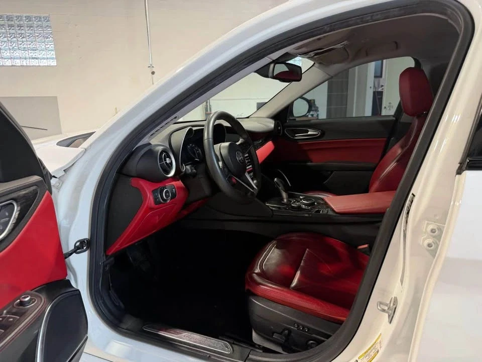 2019 Alfa Romeo Giulia - Image 7 of 11