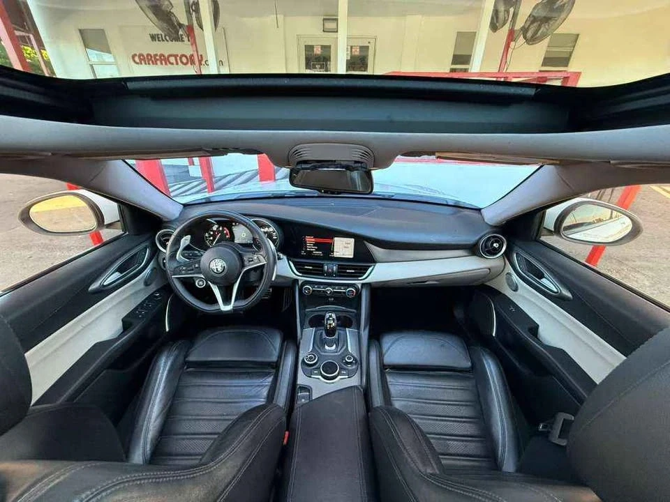 2019 Alfa Romeo Giulia - Image 10 of 10
