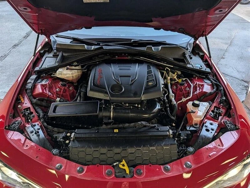 2019 Alfa Romeo Giulia - Image 17 of 20