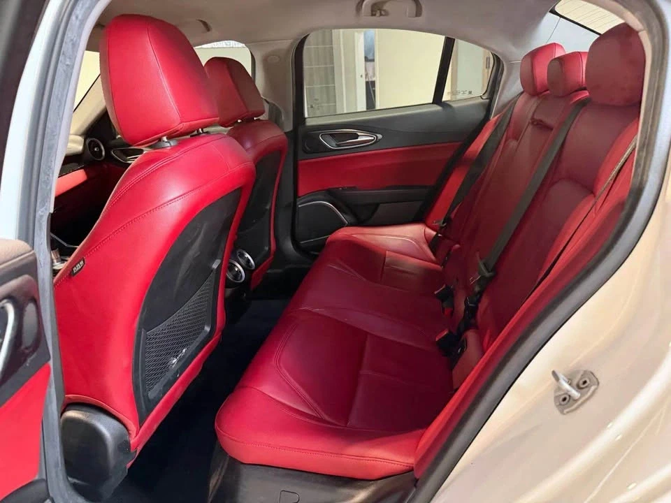 2019 Alfa Romeo Giulia - Image 8 of 11