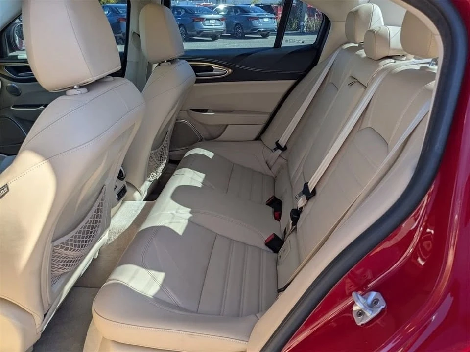 2019 Alfa Romeo Giulia - Image 10 of 19