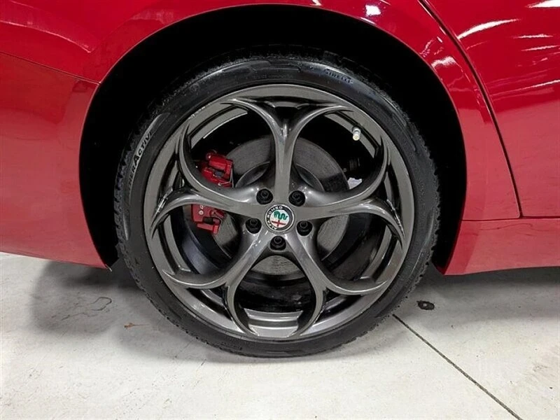 2019 Alfa Romeo Giulia - Image 13 of 20