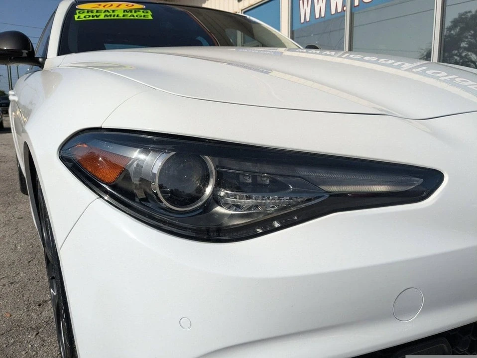 2019 Alfa Romeo Giulia - Image 16 of 19