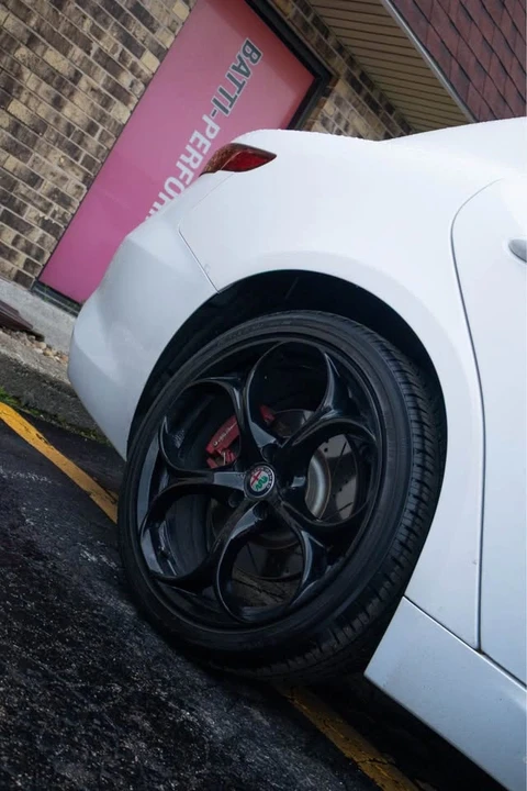 2019 Alfa Romeo Giulia - Image 5 of 7