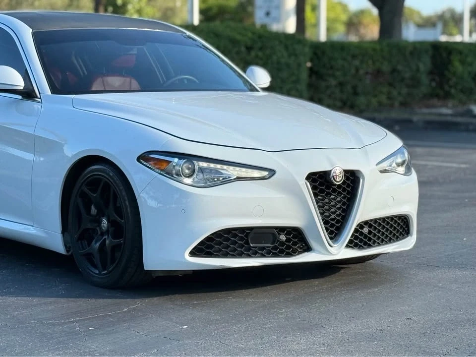 2019 Alfa Romeo Giulia - Image 5 of 12