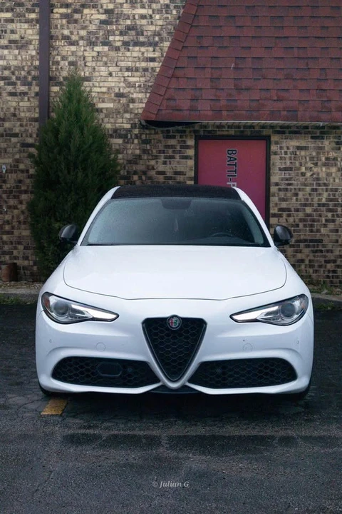 2019 Alfa Romeo Giulia - Image 6 of 7