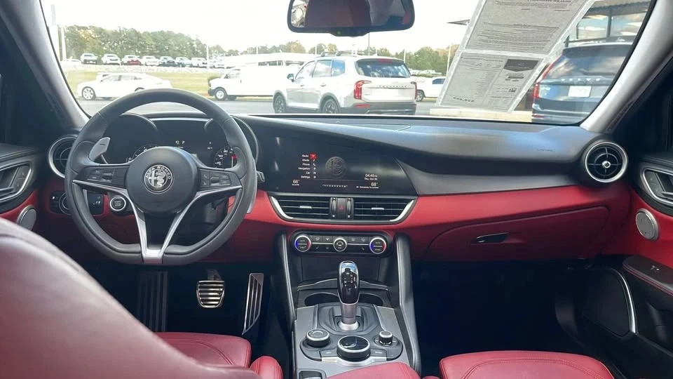 2019 Alfa Romeo Giulia - Image 11 of 19