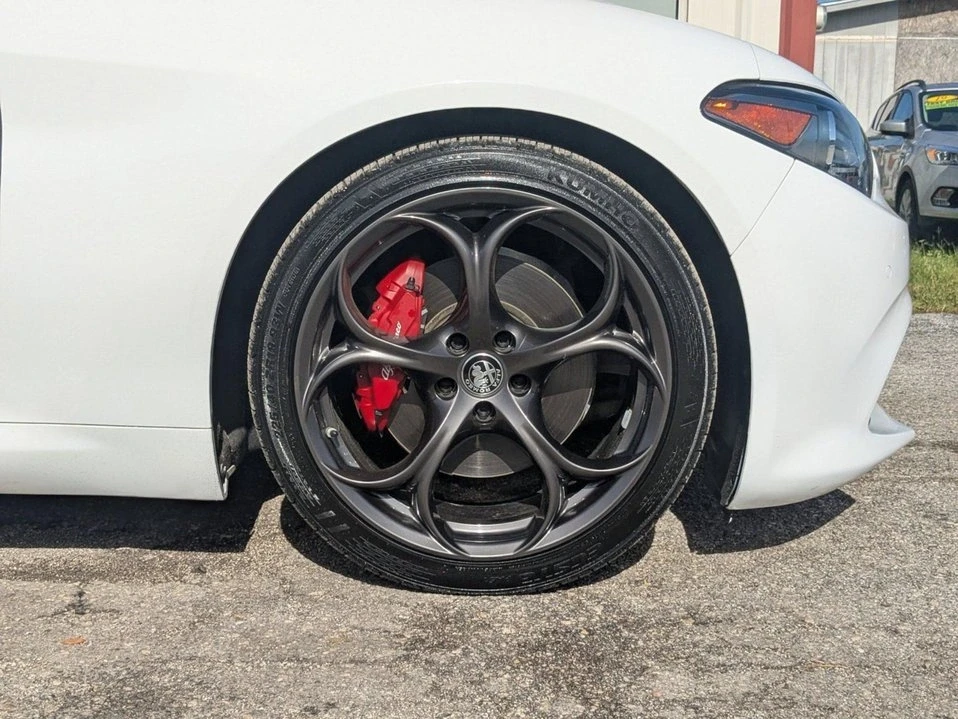 2019 Alfa Romeo Giulia - Image 6 of 19