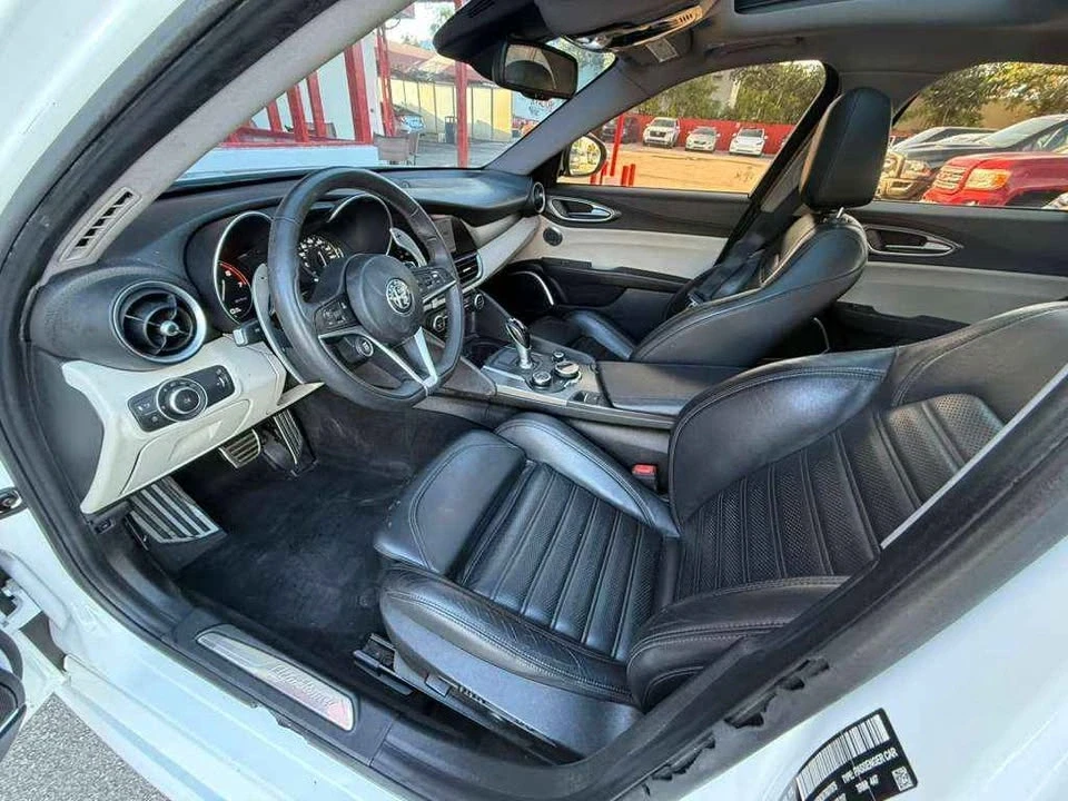 2019 Alfa Romeo Giulia - Image 7 of 10