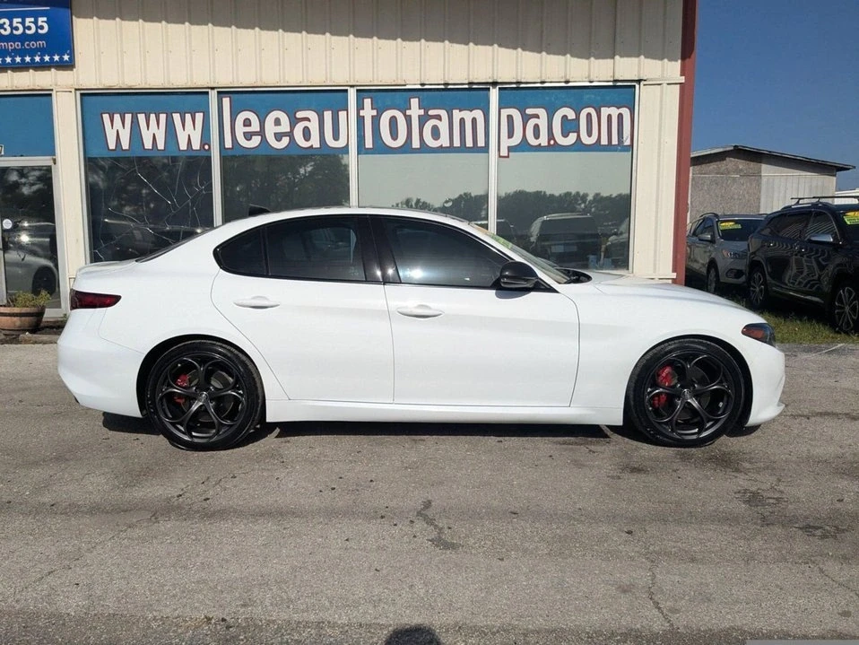 2019 Alfa Romeo Giulia - Image 14 of 19