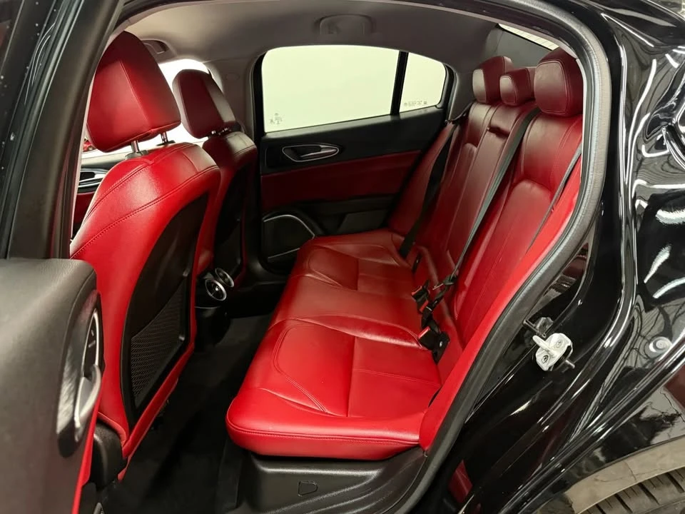 2019 Alfa Romeo Giulia - Image 13 of 20