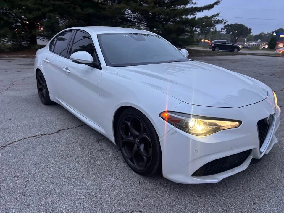 2019 Alfa Romeo Giulia - Image 5 of 14