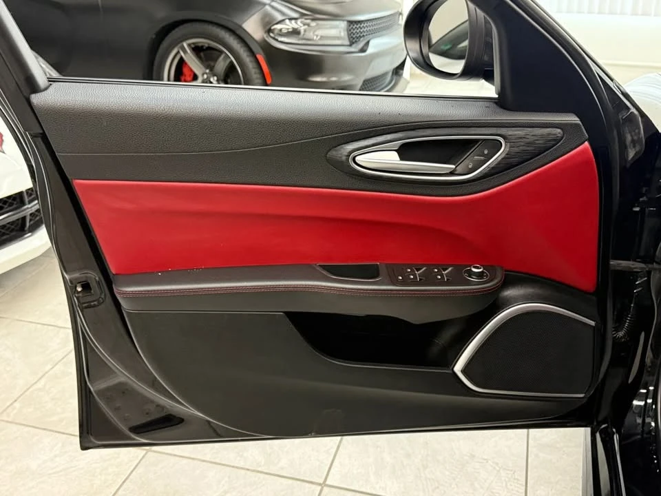 2019 Alfa Romeo Giulia - Image 10 of 20