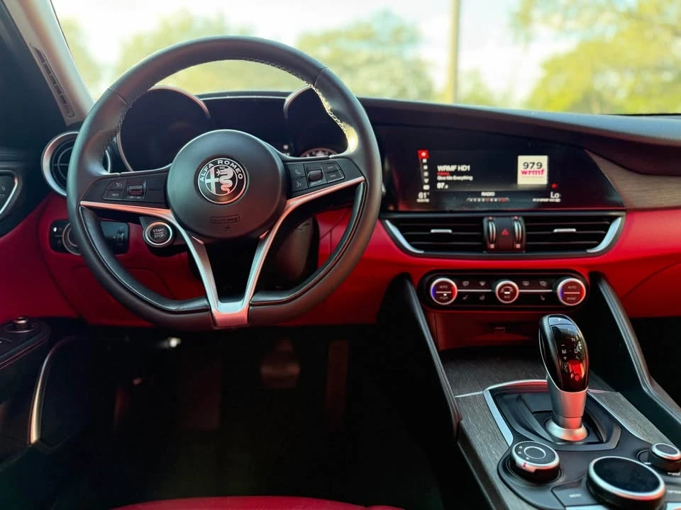2019 Alfa Romeo Giulia - Image 11 of 12