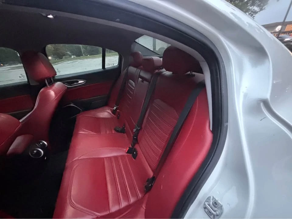 2019 Alfa Romeo Giulia - Image 13 of 14