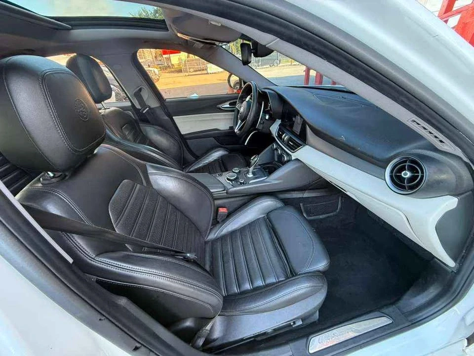 2019 Alfa Romeo Giulia - Image 9 of 10