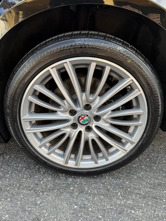 2019 Alfa Romeo Giulia - Image 17 of 20