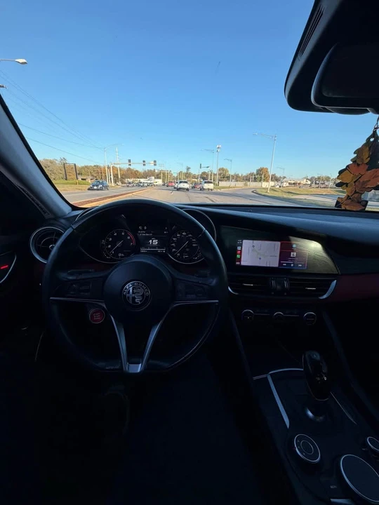 2019 Alfa Romeo Giulia - Image 9 of 10