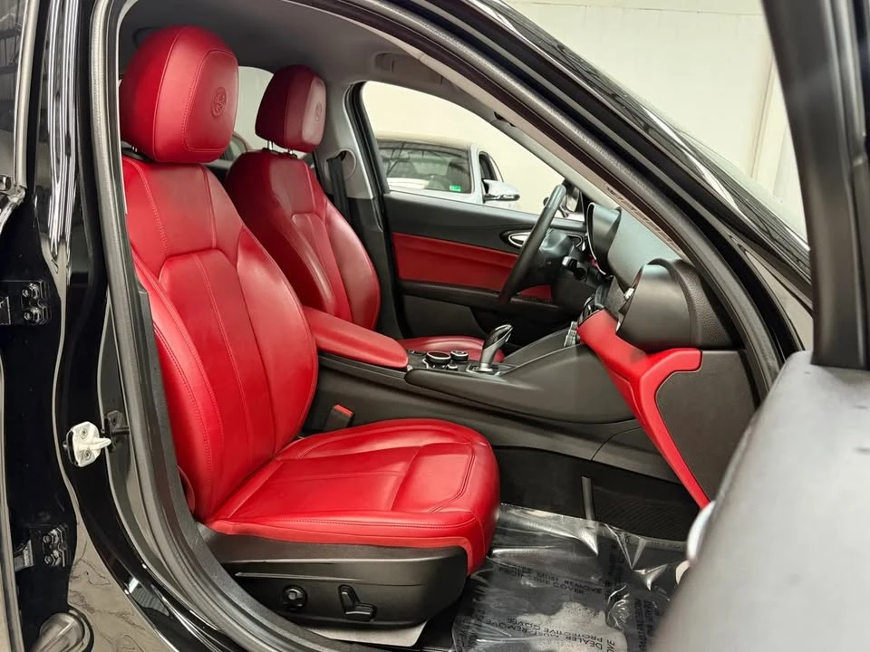 2019 Alfa Romeo Giulia - Image 14 of 20