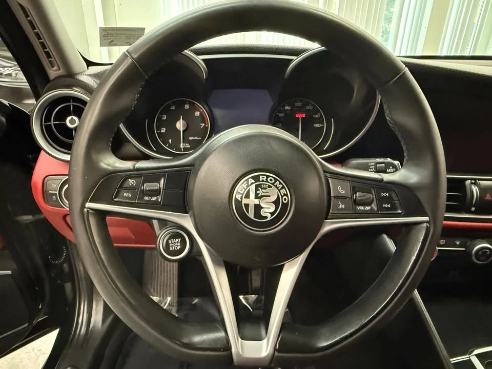 2019 Alfa Romeo Giulia - Image 15 of 20