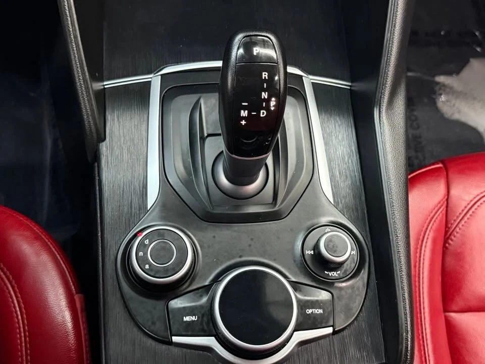 2019 Alfa Romeo Giulia - Image 17 of 20