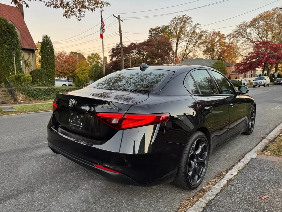2019 Alfa Romeo Giulia - Image 2 of 2