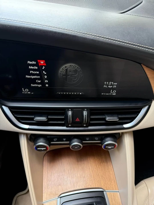 2019 Alfa Romeo Giulia - Image 7 of 20