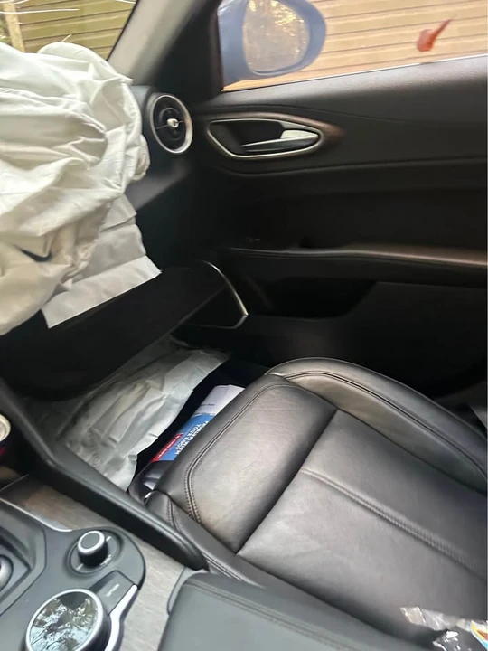 2019 Alfa Romeo Giulia - Image 14 of 15