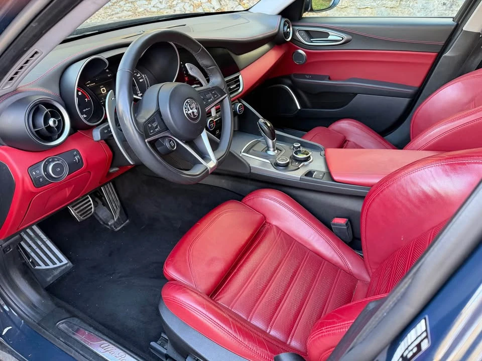2019 Alfa Romeo Giulia - Image 11 of 19