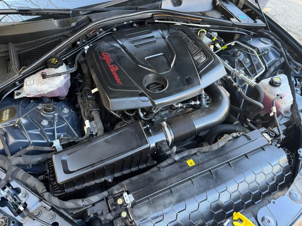 2019 Alfa Romeo Giulia - Image 18 of 19