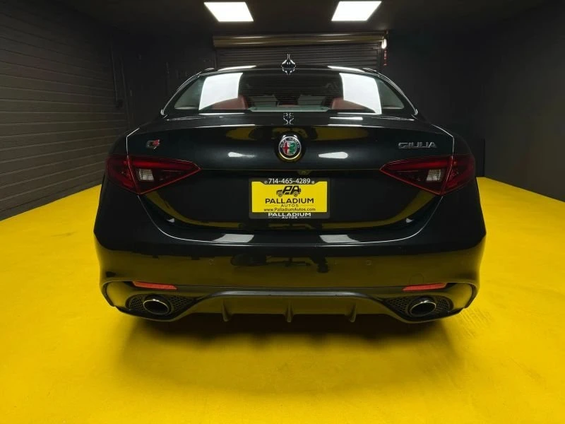 2019 Alfa Romeo Giulia - Image 5 of 19