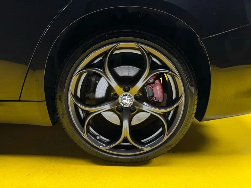 2019 Alfa Romeo Giulia - Image 10 of 19