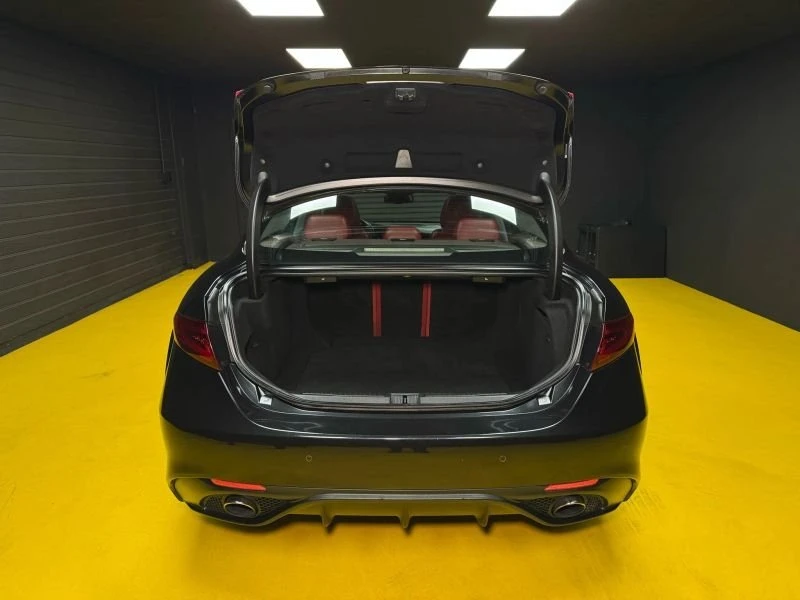 2019 Alfa Romeo Giulia - Image 13 of 19