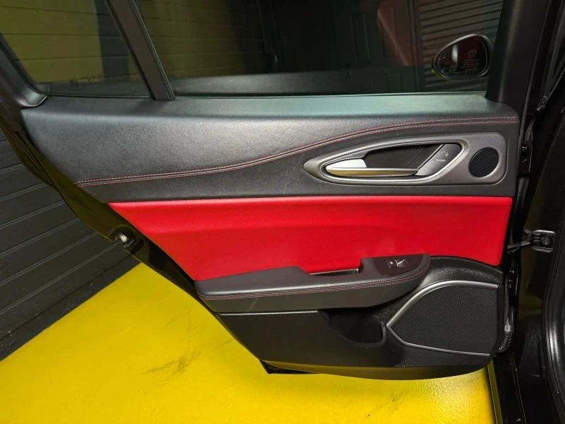 2019 Alfa Romeo Giulia - Image 16 of 19