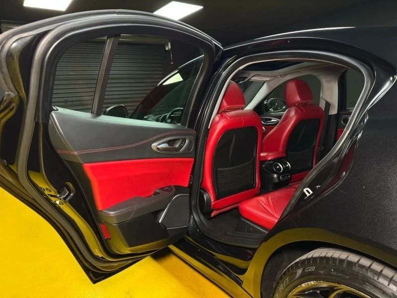 2019 Alfa Romeo Giulia - Image 15 of 19