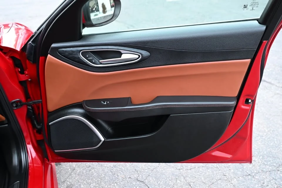 2019 Alfa Romeo Giulia - Image 13 of 19