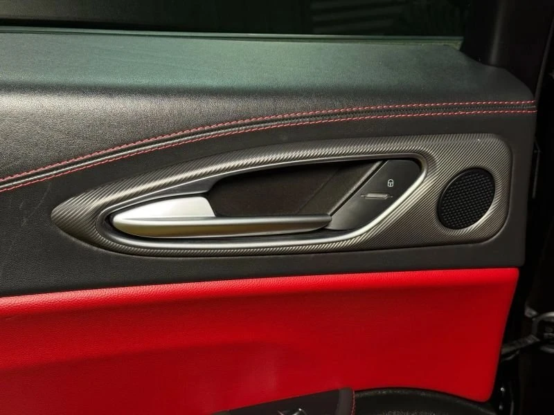 2019 Alfa Romeo Giulia - Image 17 of 19