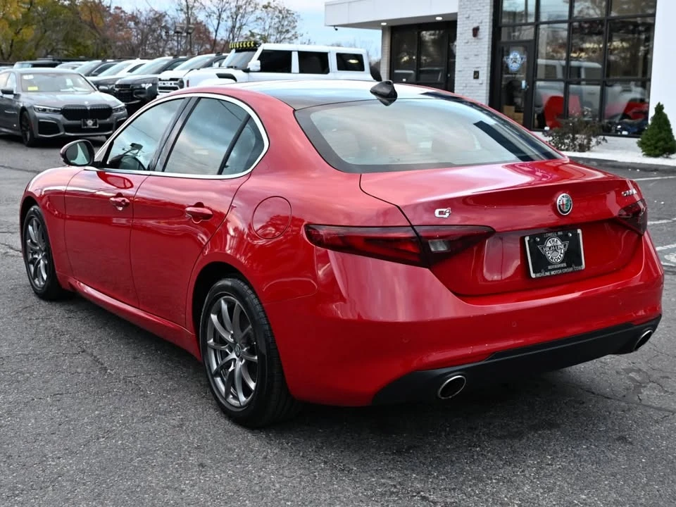2019 Alfa Romeo Giulia - Image 9 of 19