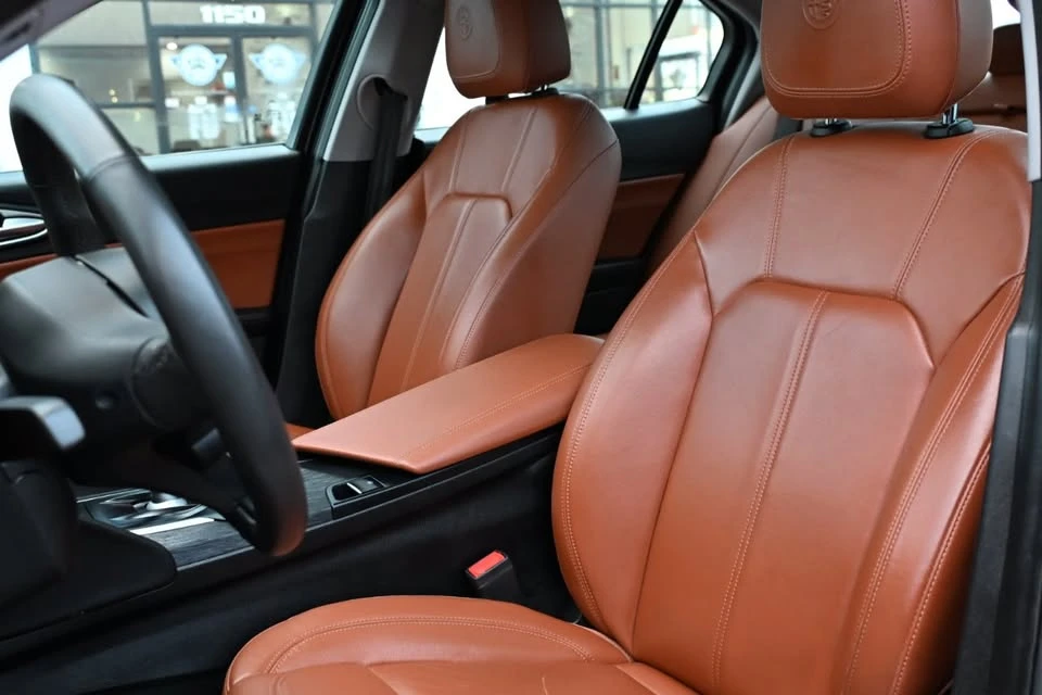 2019 Alfa Romeo Giulia - Image 11 of 19