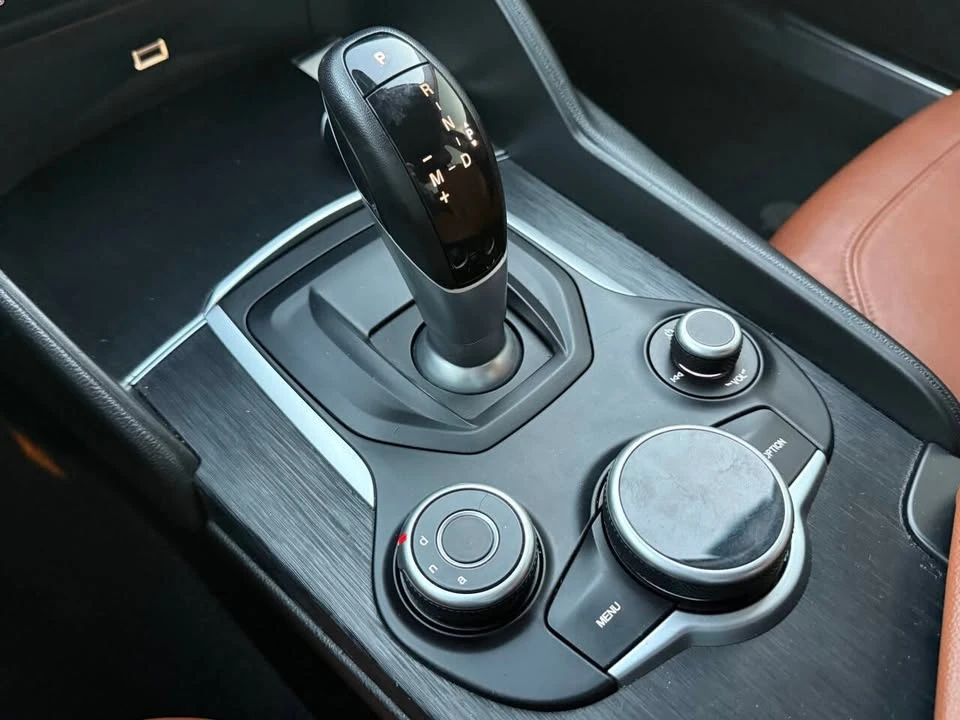 2019 Alfa Romeo Giulia - Image 18 of 20