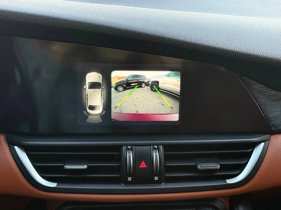 2019 Alfa Romeo Giulia - Image 10 of 20