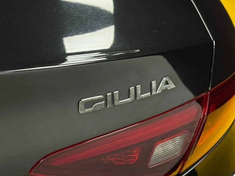 2019 Alfa Romeo Giulia - Image 11 of 19